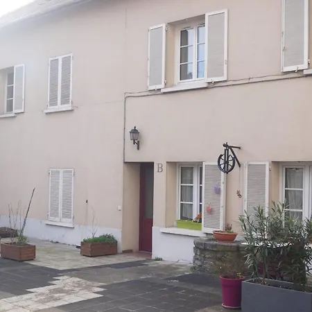 דירה Lovely Equipped Duplex Next To Paris *